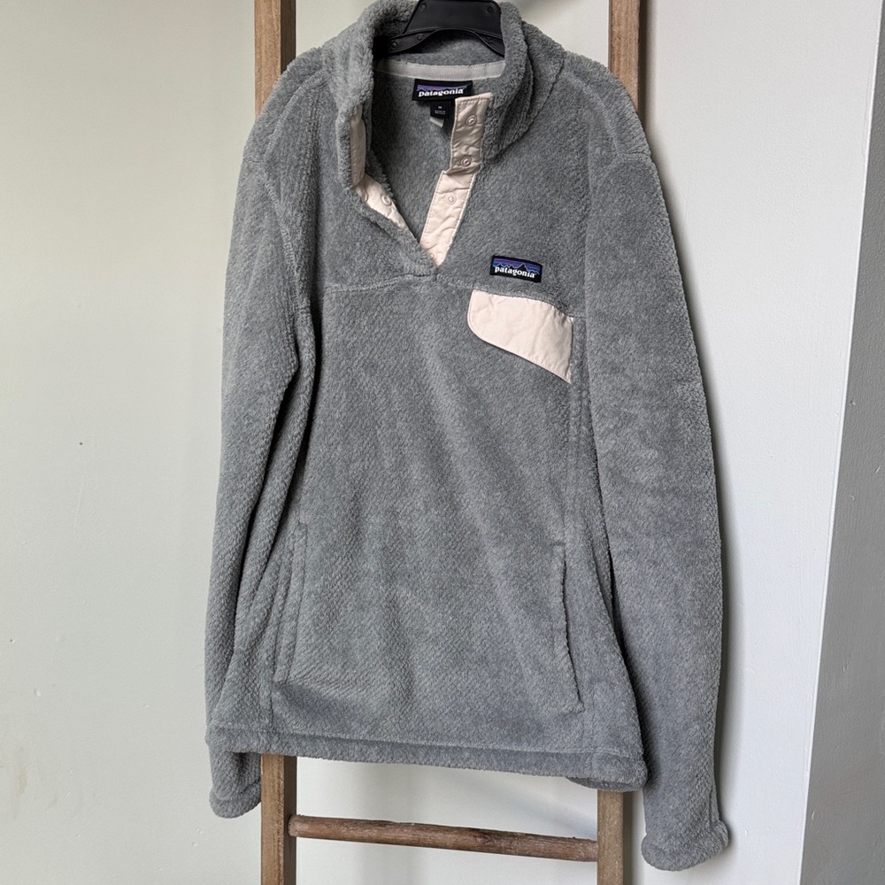 Patagonia Gray and Cream Snap-T Fleece